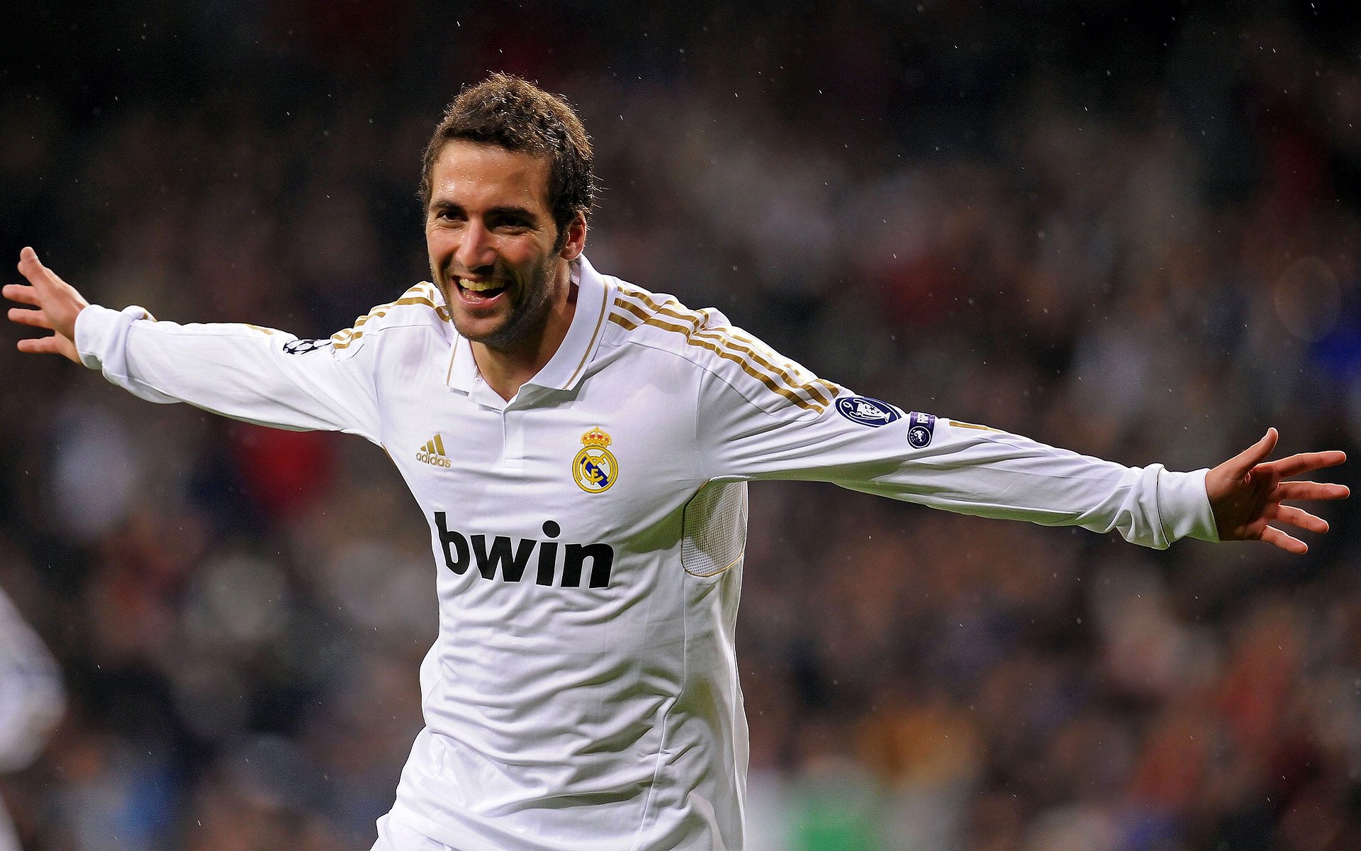 kaiyun体育综合-热刺客场逆转英超强队赢得关键三分，英超球队热刺